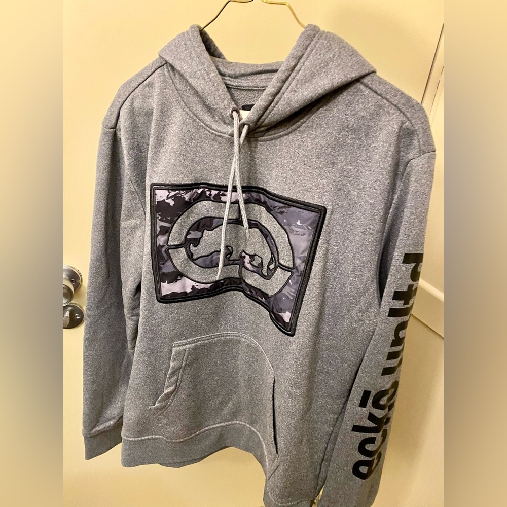 ECKŌ Sweater Almost New!